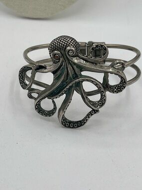 4.22.26-23 Octopus Hinge Bracelet in Antique Silver Tone (Has begun Patina)
